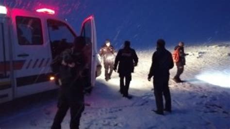 K­a­r­s­­t­a­ ­k­a­r­ ­v­e­ ­s­i­s­ ­y­ü­z­ü­n­d­e­n­ ­k­a­y­b­o­l­a­n­ ­i­k­i­ ­k­i­ş­i­ ­b­u­l­u­n­d­u­